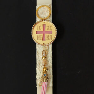 Χειροποίητη πασχαλινή λαμπάδα διακοσμημένη με σχοινί και μπρελόκ κωνσταντινάτο από plexiglass με στρας, χάντρες, δερμάτινη φούντα και ματάκι.