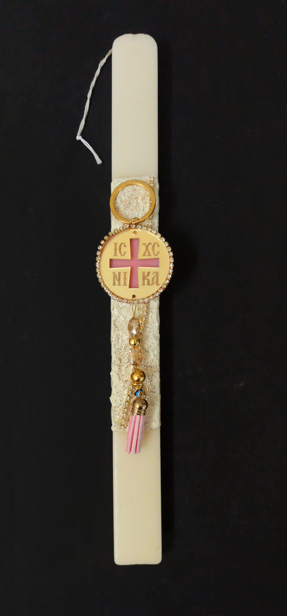 Χειροποίητη πασχαλινή λαμπάδα διακοσμημένη με σχοινί και μπρελόκ κωνσταντινάτο από plexiglass με στρας, χάντρες, δερμάτινη φούντα και ματάκι.