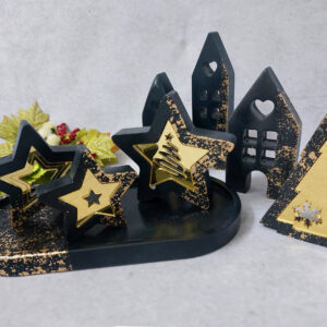 Χριστουγεννιάτικη σύνθεση με κεραμικά αστέρια με χρυσό plexiglass, σπιτάκια και δέντρο