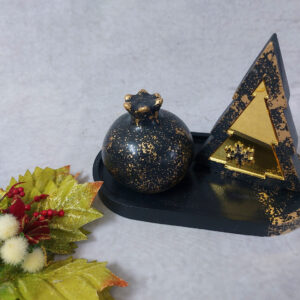 Χριστουγεννιάτικη σύνθεση με κεραμικό ρόδι και δεντράκι με χρυσό plexiglass