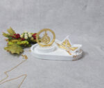 Χριστουγεννιάτικη σύνθεση με κεραμικό καράβι και βότσαλο με ρόδι