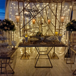 Glam στολισμός γάμου και βάπτισης με χρυσά στοιχεία και led.