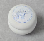 Κεραμικό μακαρόν με εκτύπωση ελεφαντάκι μπλε Toile de Jouy