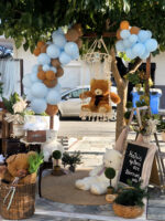 Στολισμός βάπτισης με θέμα αρκουδάκι σε γήινες και γαλάζιες αποχρώσεις.