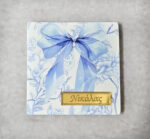 ΚΕΡΑΜΙΚΟ ΣΟΥΒΕΡ ΜΕ ΕΚΤΥΠΩΣΗ ΦΙΟΓΚΟ ΜΠΛΕ TOILE DE JOUY ΜΕ PLEXIGLASS ΧΑΡΑΓΜΕΝΟ ΟΝΟΜΑ