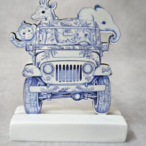Μπομπονιέρα με Κεραμική βάση κιτ-κατ, με ξύλινο εκτυπωμένο jeep σαφάρι,μπλε, Toile de Jouy ύφος