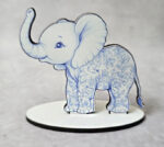 Ξύλινη Μπομπονιέρα με Βάση – Ελεφαντάκι σε Μπλε Στυλ Toile de Jouy