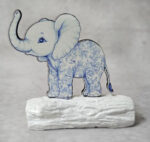 Μπομπονιέρα με Κεραμικό κορμό, με ξύλινο εκτυπωμένο ελεφαντάκι μπλε, Toile de Jouy ύφος